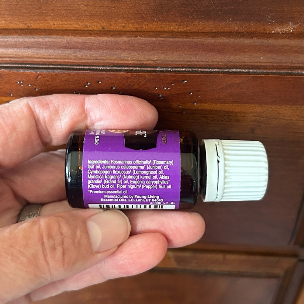 Young Living EN-R-GEE Essential Oil Blend, 15 ml - Picture 2 of 3